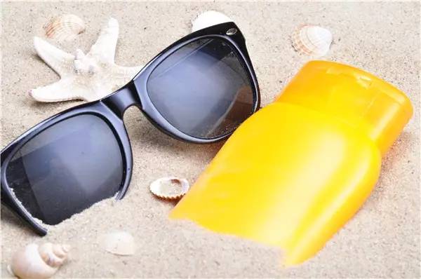 夏季防曬要當(dāng)心 9批次防曬類化妝品不合格的警示與反思